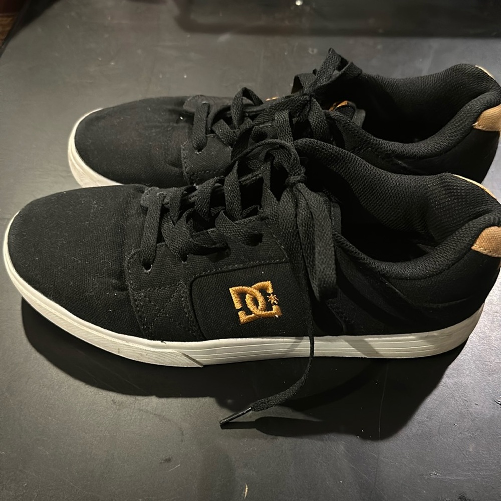 Nice skater shoes. Barely used.